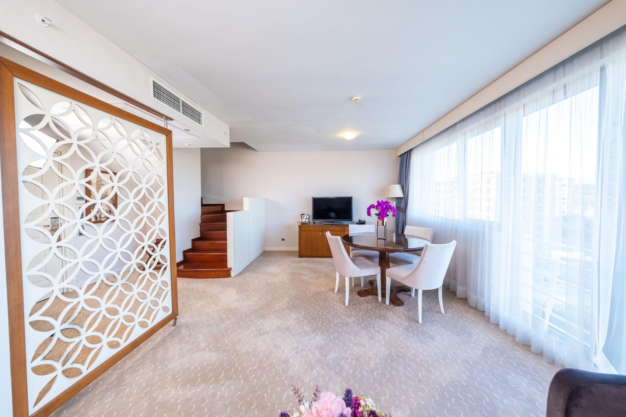 Miracle Istanbul Asia Airport Hotel & Spa Exterior photo A suite at the hotel