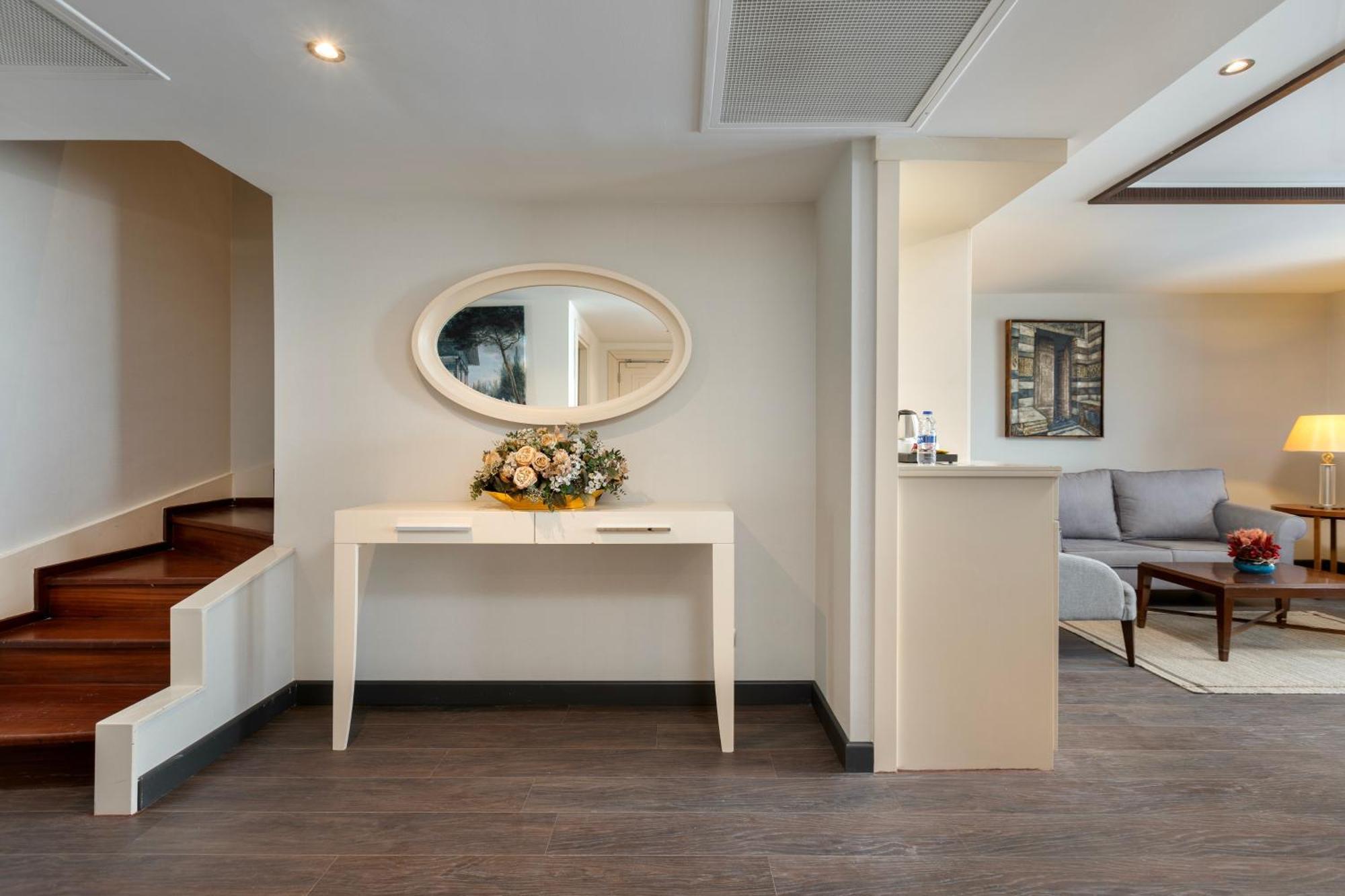 Miracle Istanbul Asia Airport Hotel & Spa Exterior photo A suite at the hotel