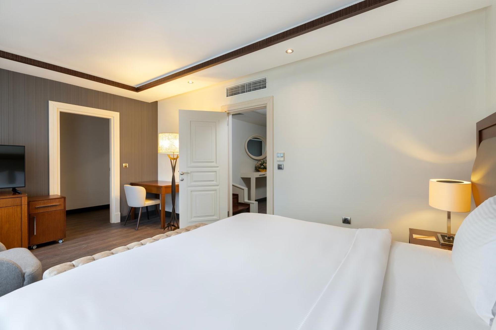 Miracle Istanbul Asia Airport Hotel & Spa Exterior photo A bedroom at the hotel