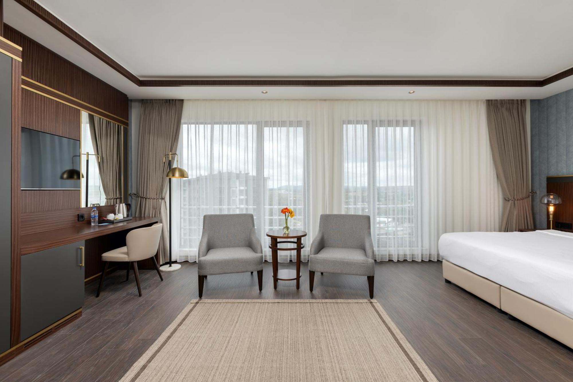 Miracle Istanbul Asia Airport Hotel & Spa Exterior photo Deluxe Suite